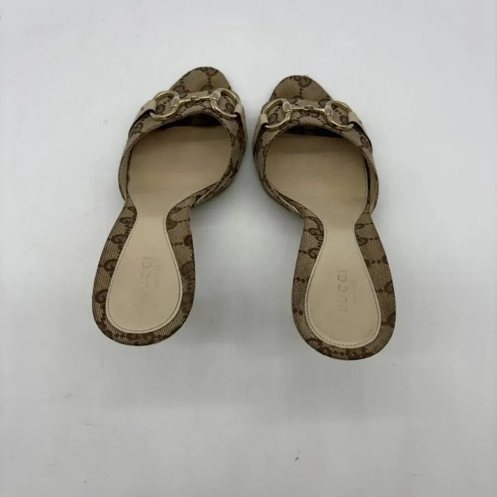 Gucci Peep Toe Pumps in Brown
